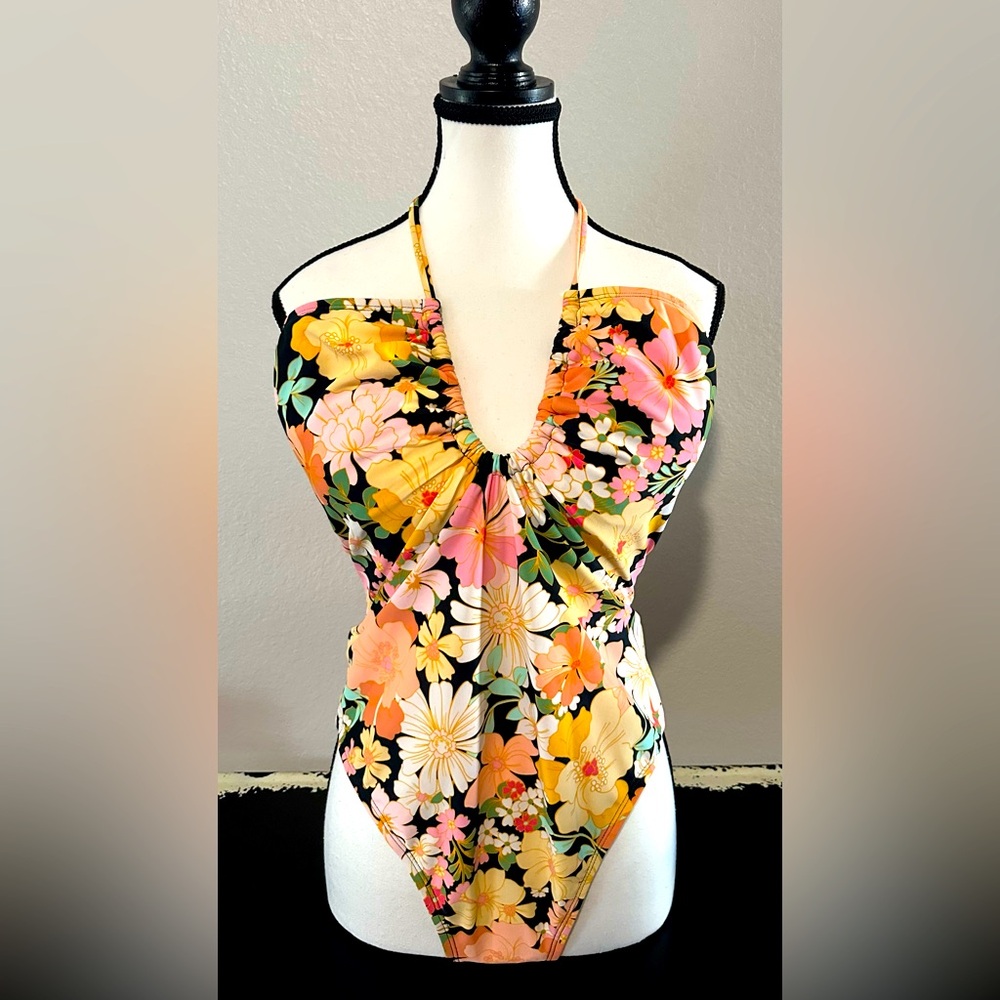 Beautiful Floral Swimsuit!!